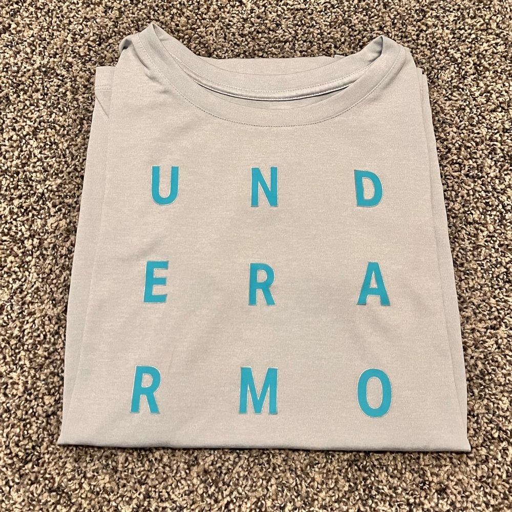 Under Armour Women’s Small Tee HeatGear Shirt.